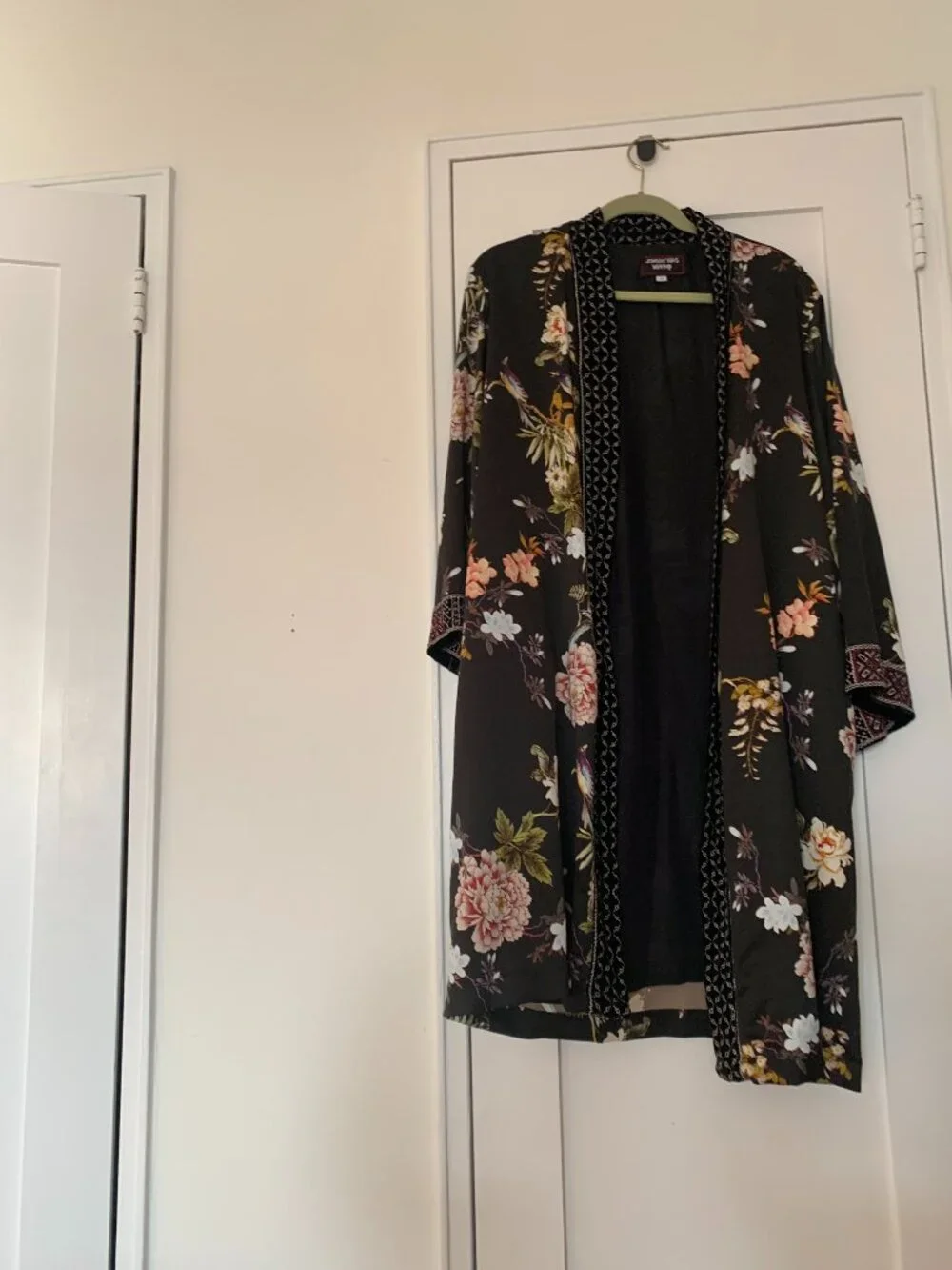Johnny Was kimono, black and embroidery, Size L. - Picture 4 of 5
